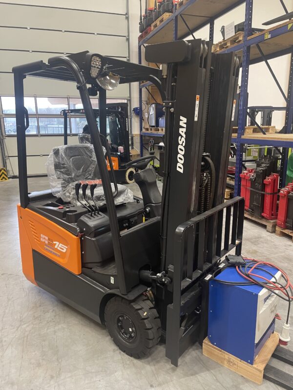 DOOSAN Elektro-Frontstapler B15T-7 PLUS