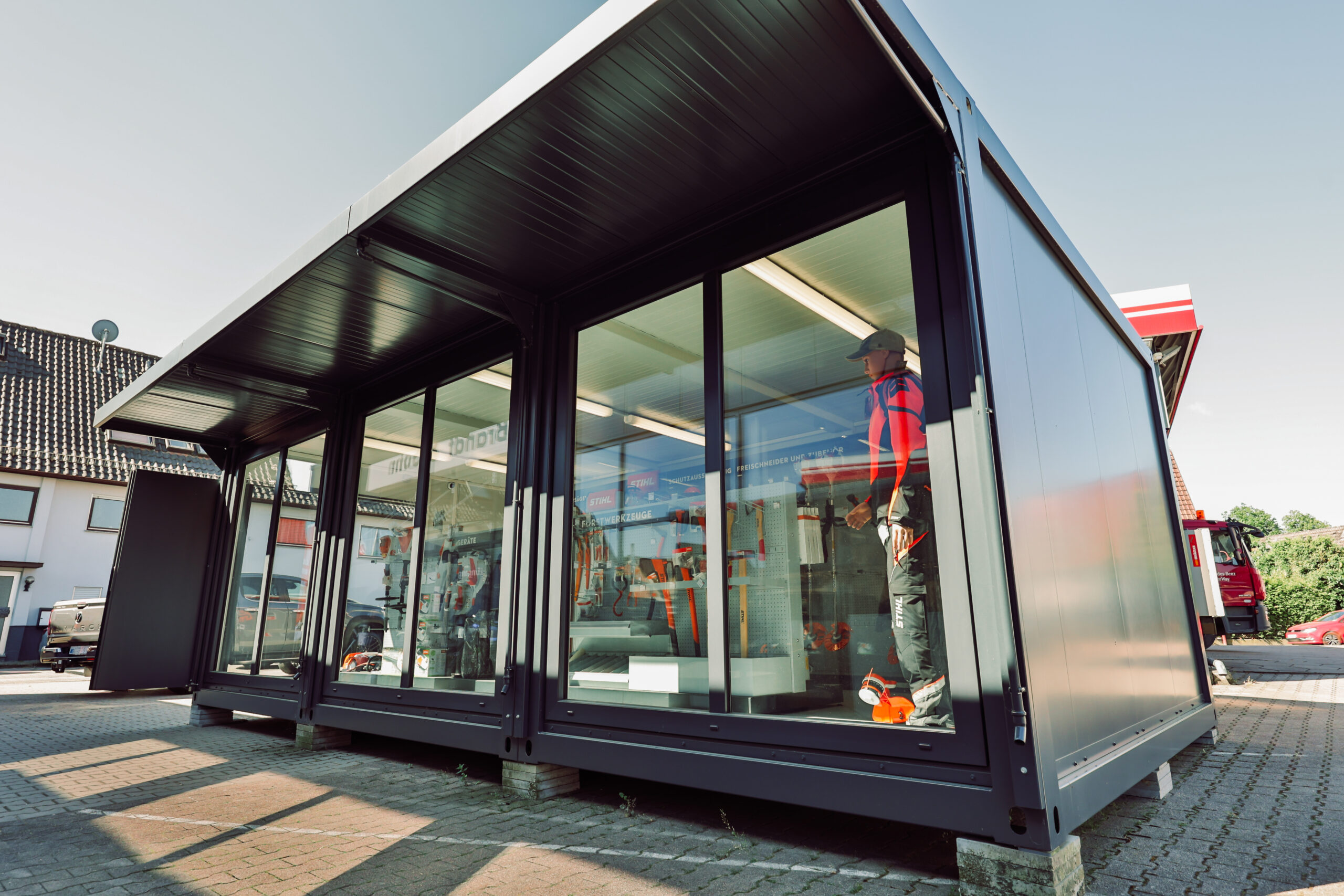 Flexibler Showroom für Autohaus Brandt & Sohn – Ein gelungenes Containerprojekt