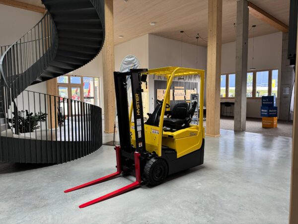 Hyster Elektro-Fronstapler A1.3XNT – Bild 2