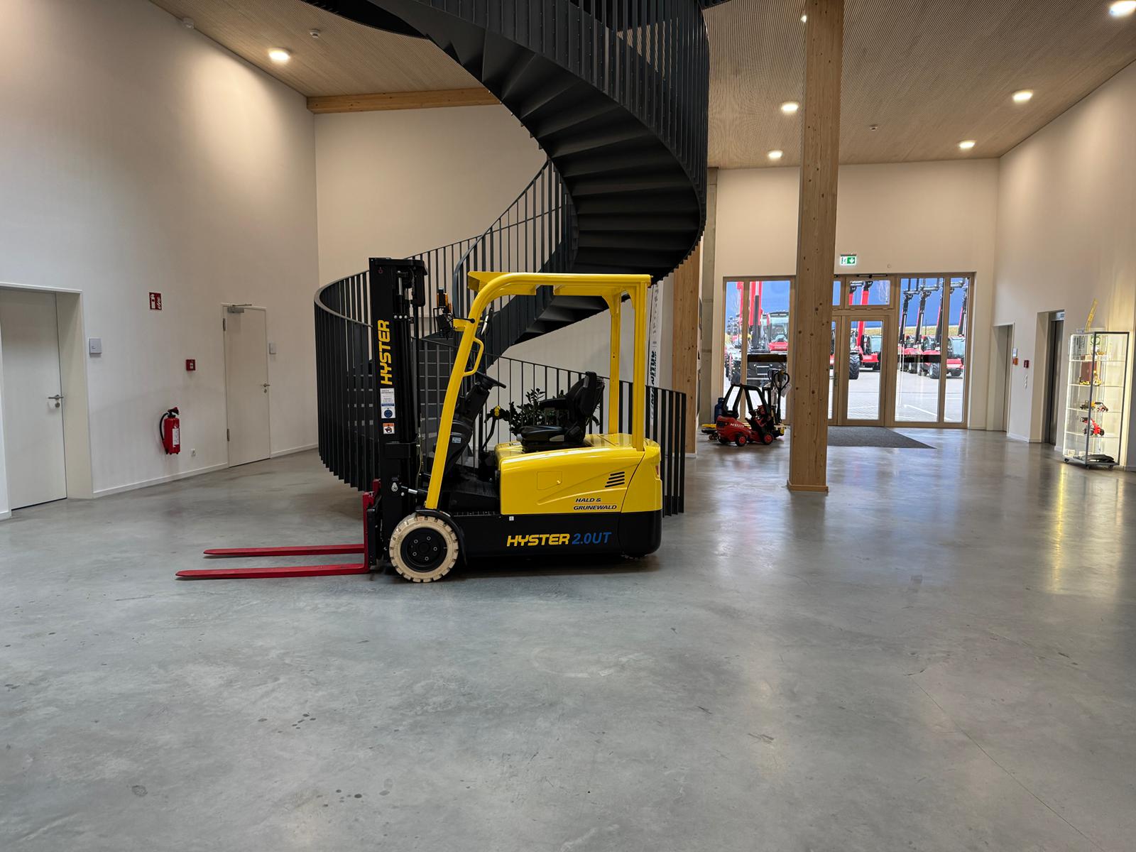 HYSTER Elektro-Frontstapler J2.0UTTL