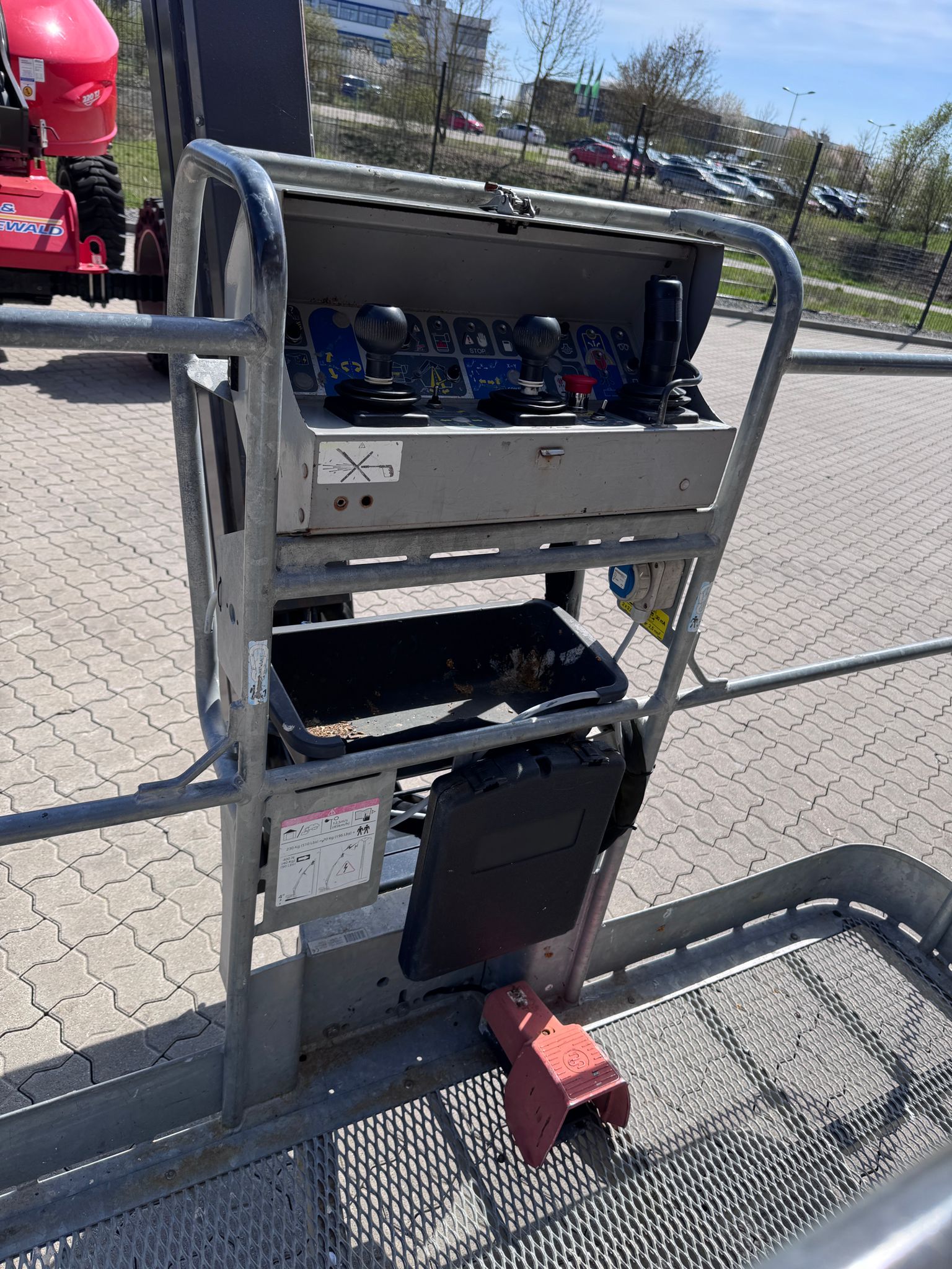 MANITOU Teleskopbühne 220 TJ – Bild 2