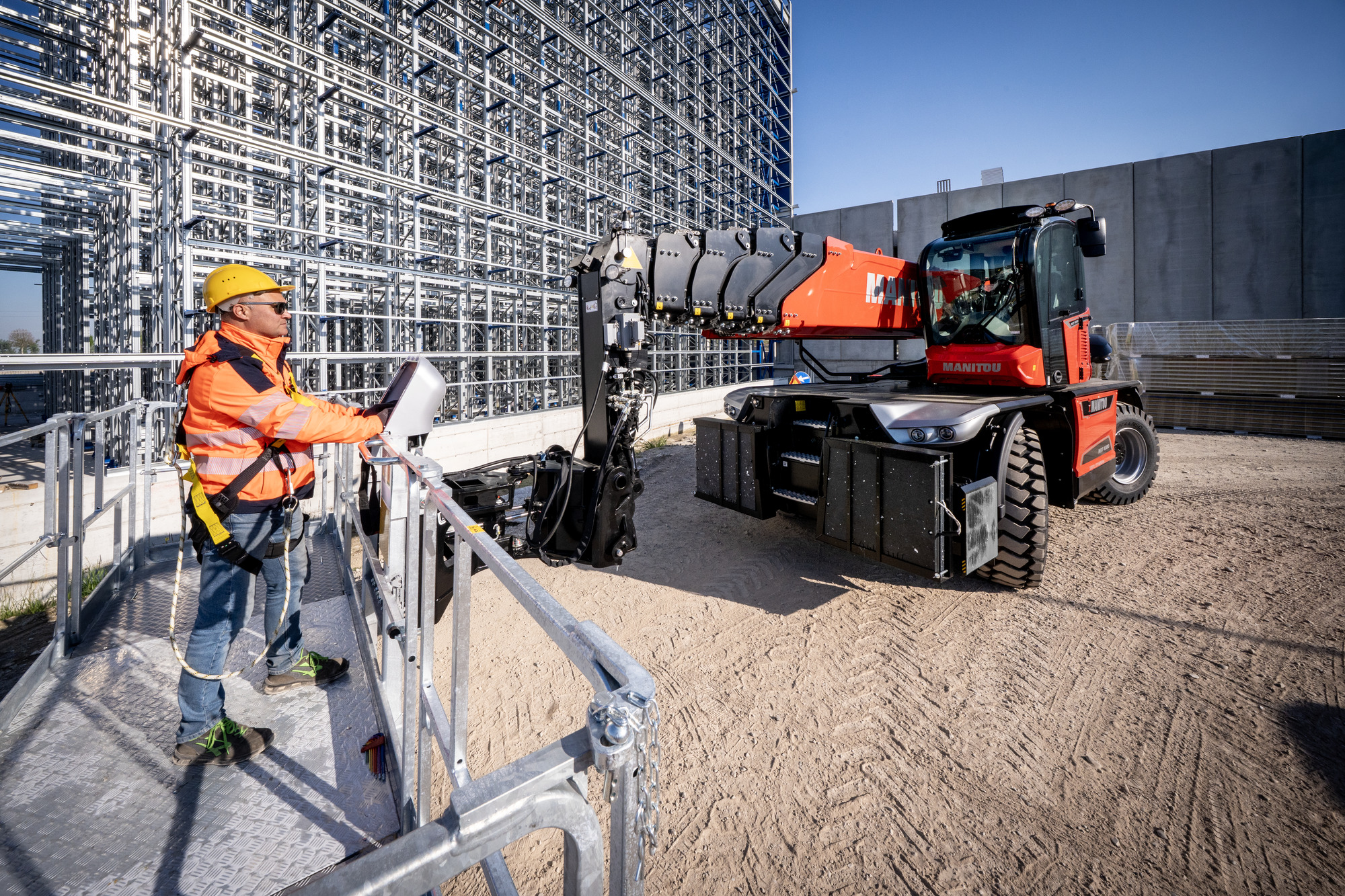 Hoch hinaus mit System: Der Manitou MRT 4080 setzt neue Maßstäbe auf der Baustelle