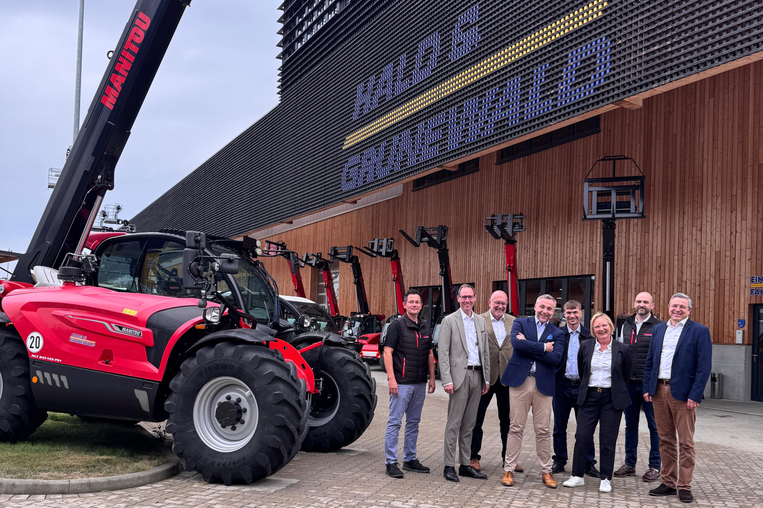 Hoher Besuch bei Hald & Grunewald: Manitou-CEO Sylvain Blaise zu Gast in Ergenzingen